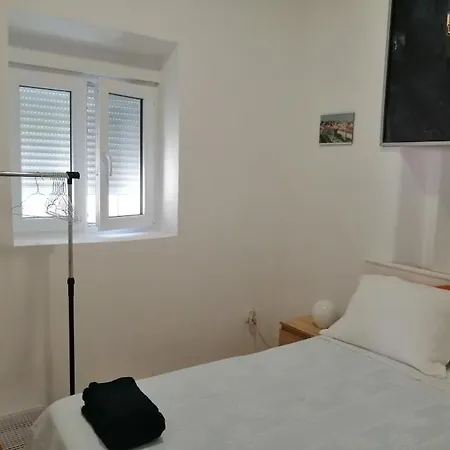 The Tram 18 Space Лиссабон